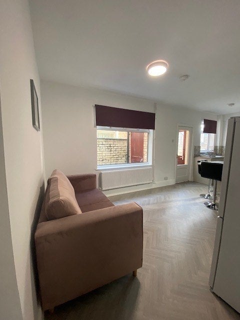 Flat Grimsby Road in Cleethorpes