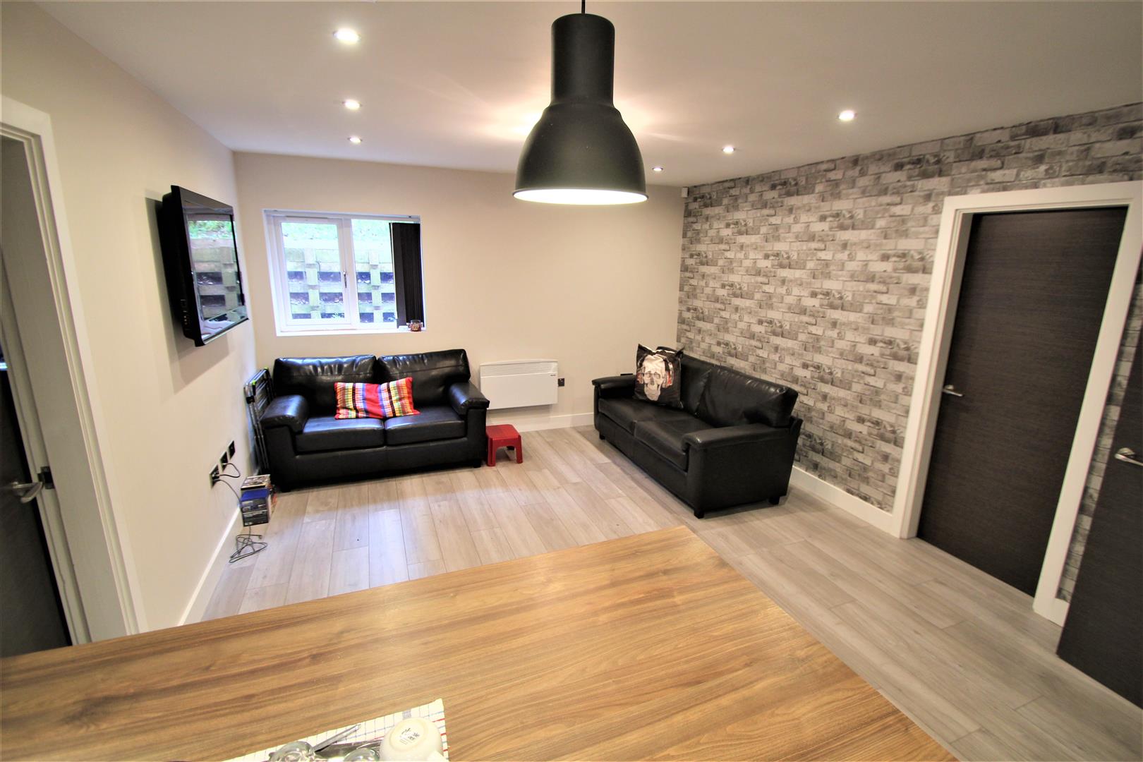 Flat Hartwell Road in Leeds