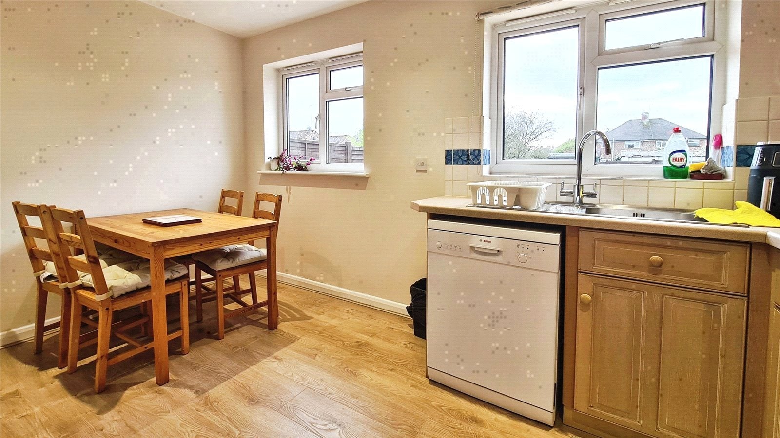 Room Selsdon Avenue in Woodley