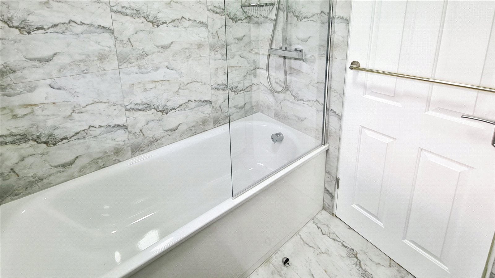 Room Selsdon Avenue in Woodley