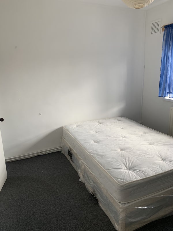 Room Tarling Street in Greater London