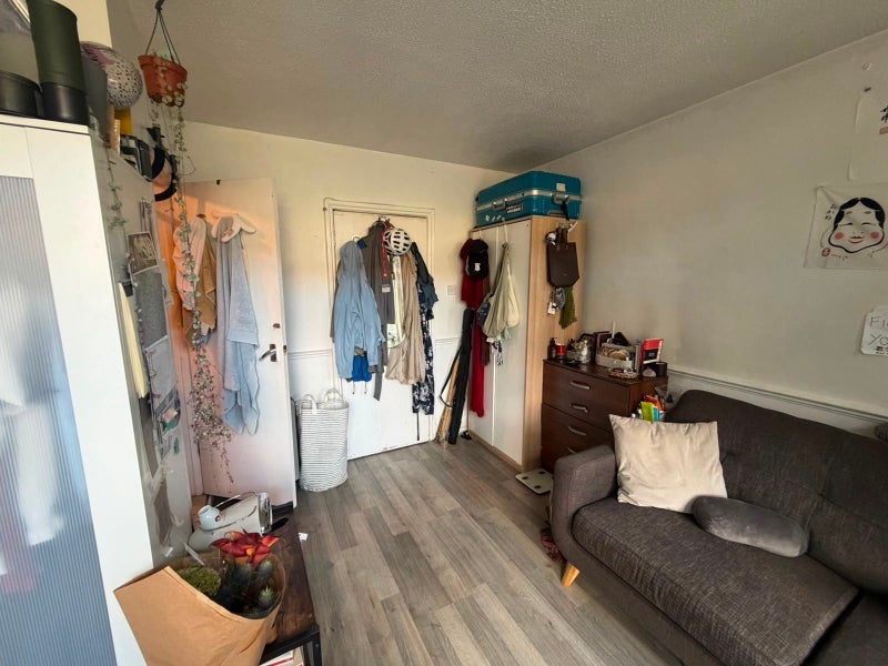 Room Roberta Street in Greater London