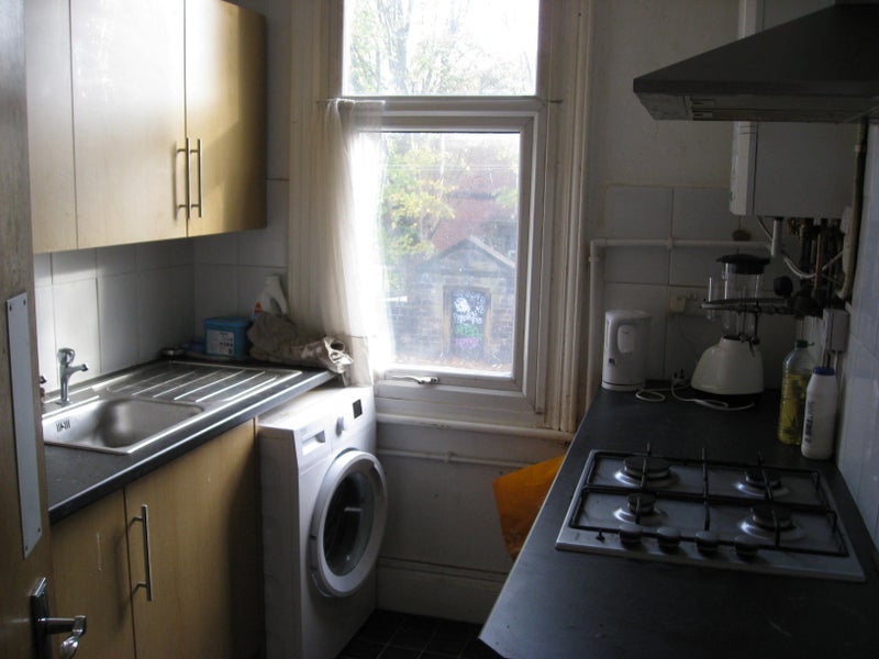Room Kirkstall Lane in Leeds