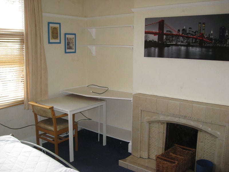 Room Kirkstall Lane in Leeds