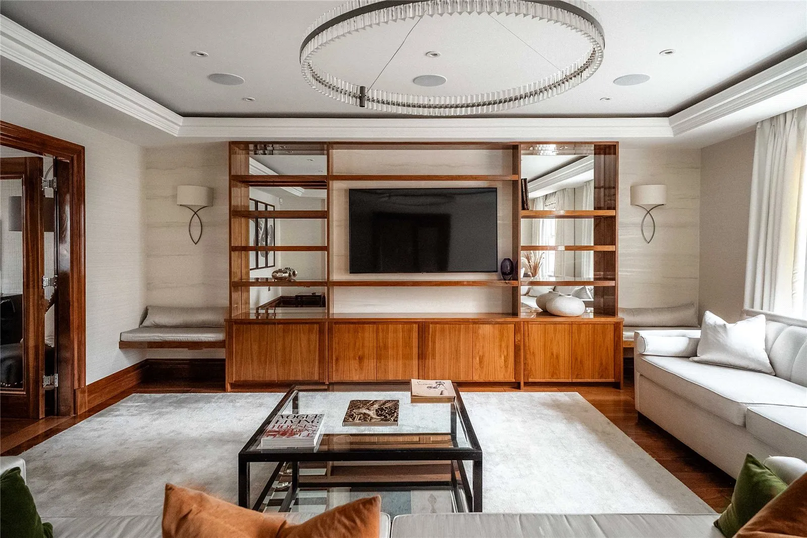 Flat Grosvenor Hill in City of Westminster