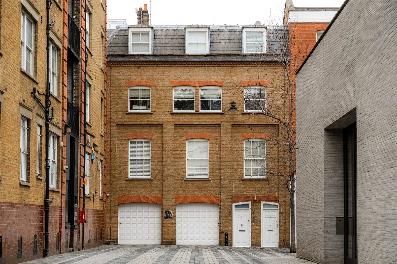 Flat Grosvenor Hill in City of Westminster