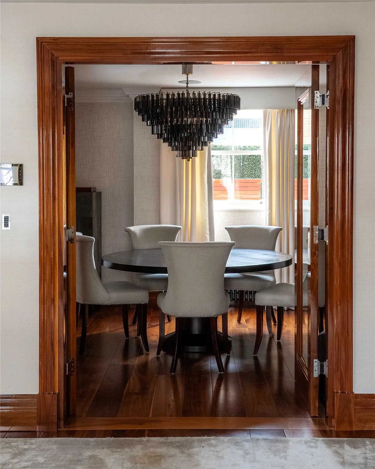 Flat Grosvenor Hill in City of Westminster