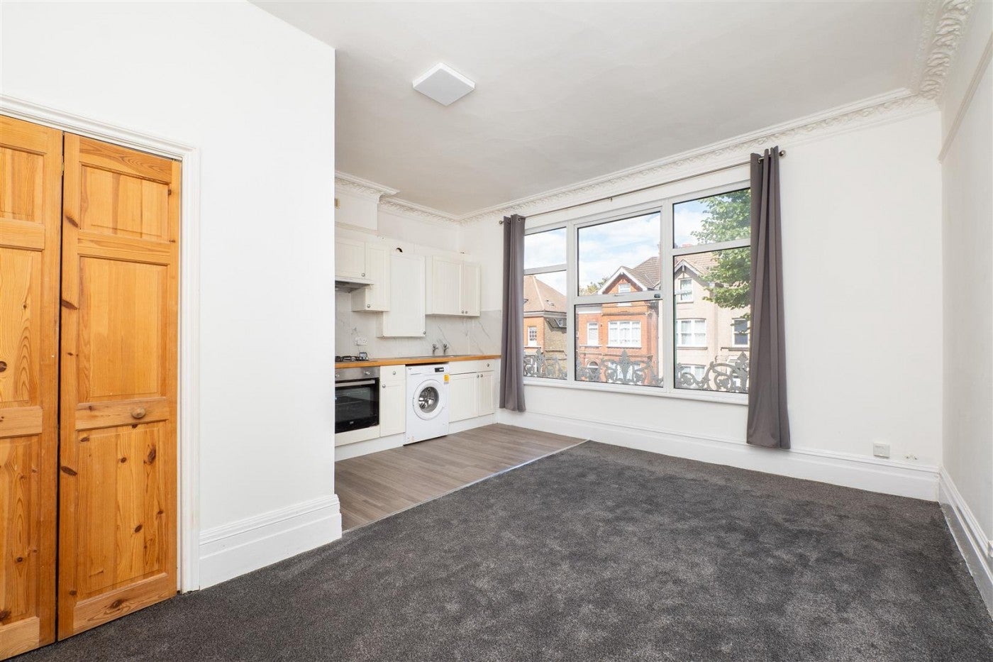 Flat St James Road in Greater London
