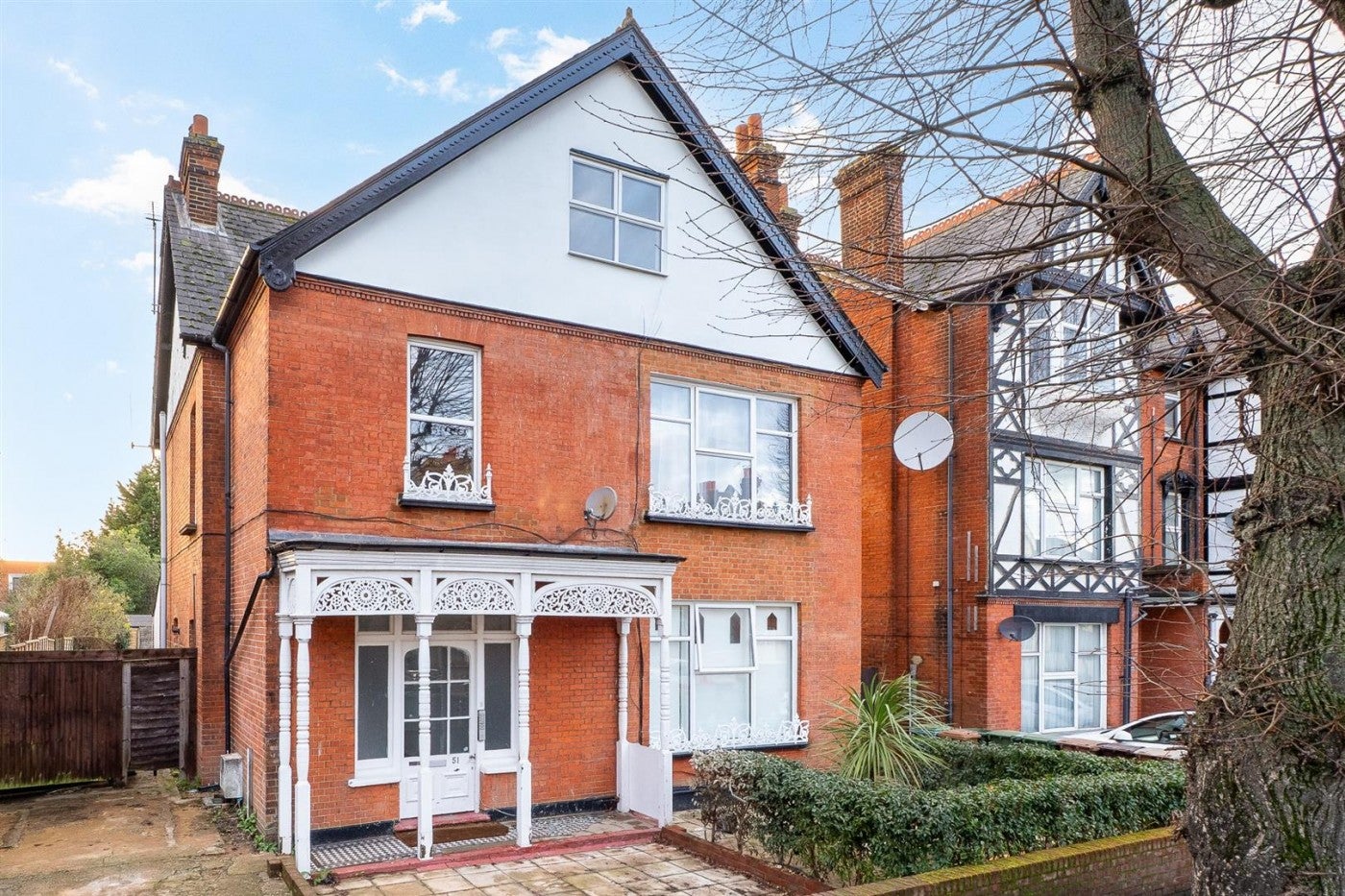 Flat St James Road in Greater London