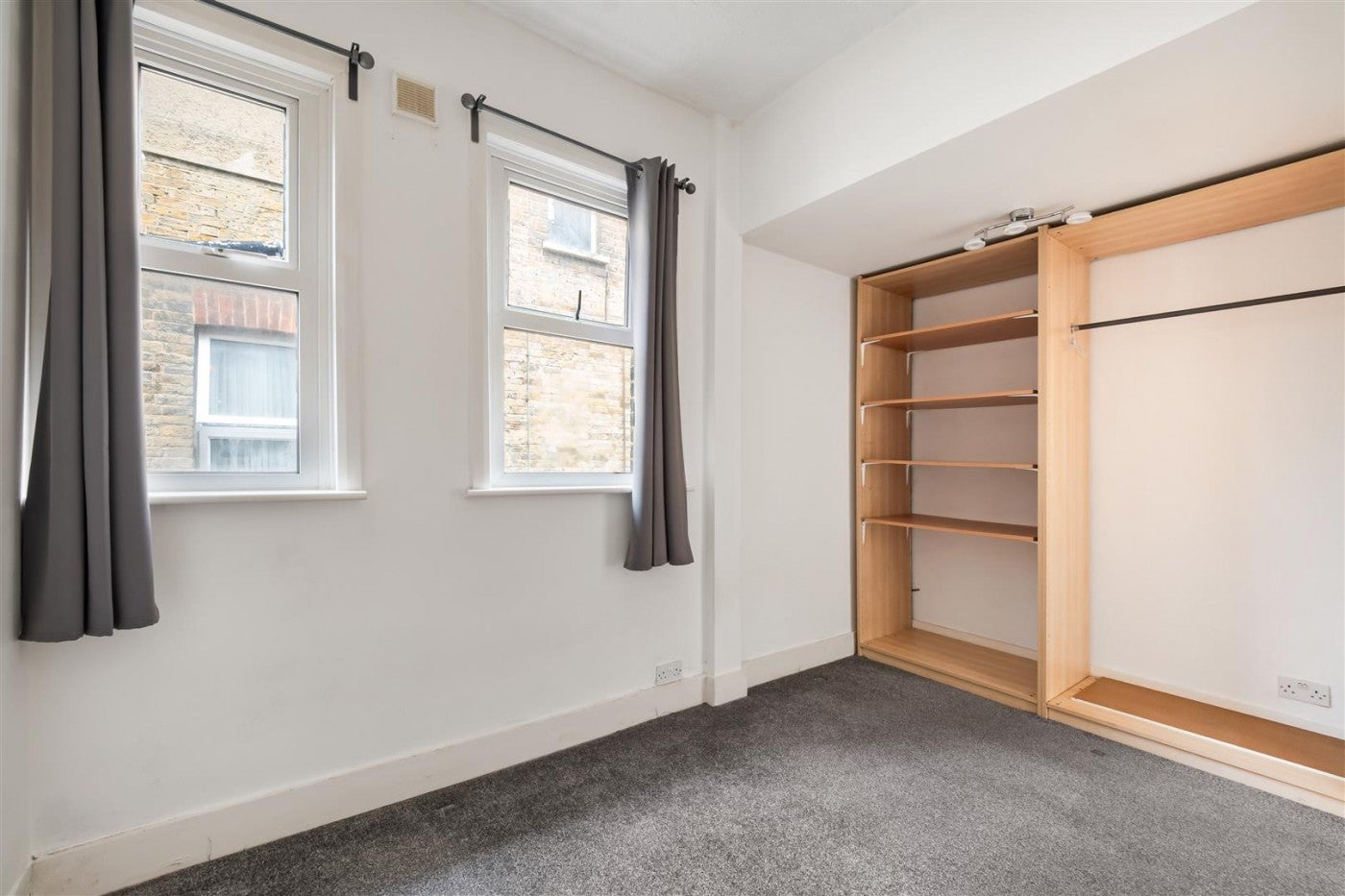 Flat St James Road in Greater London