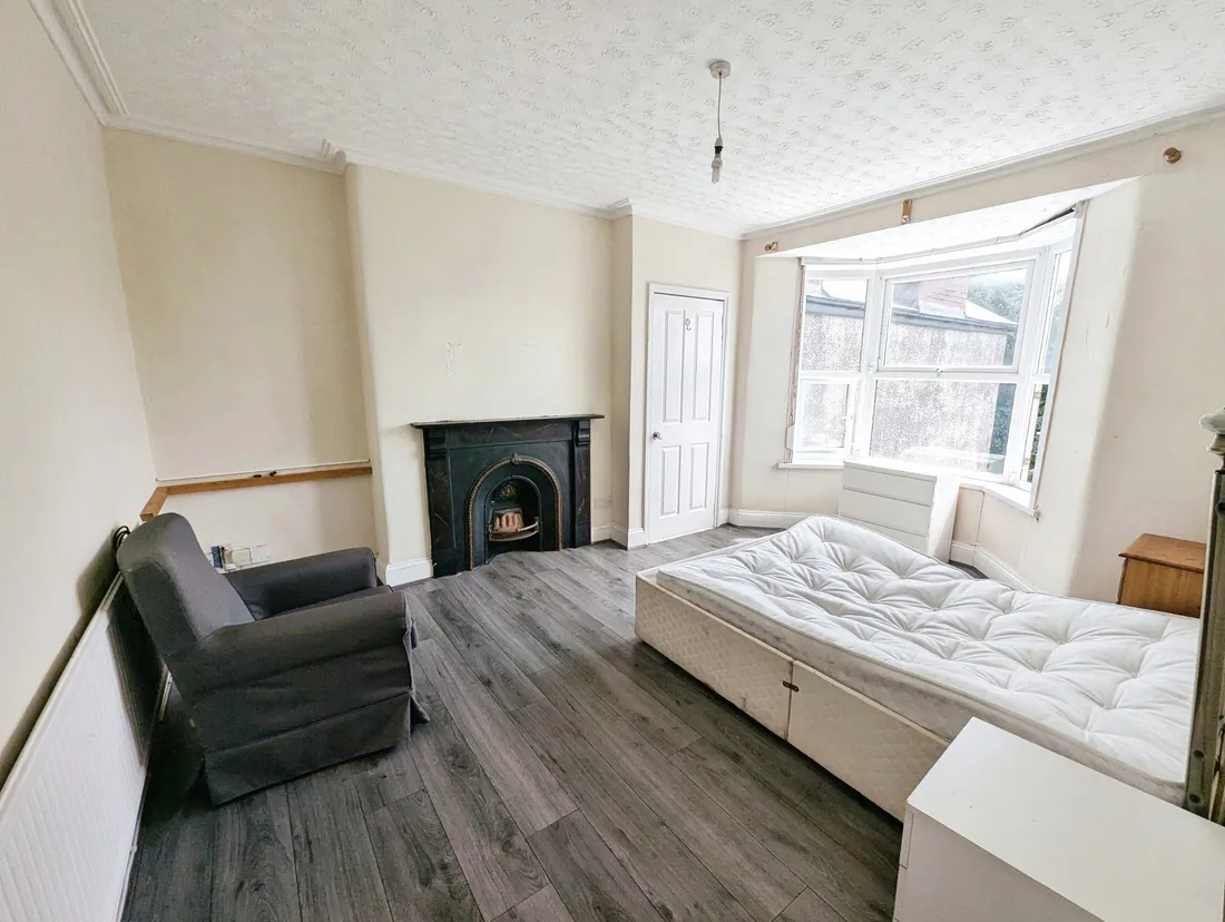 Room Woodland Road in Newport