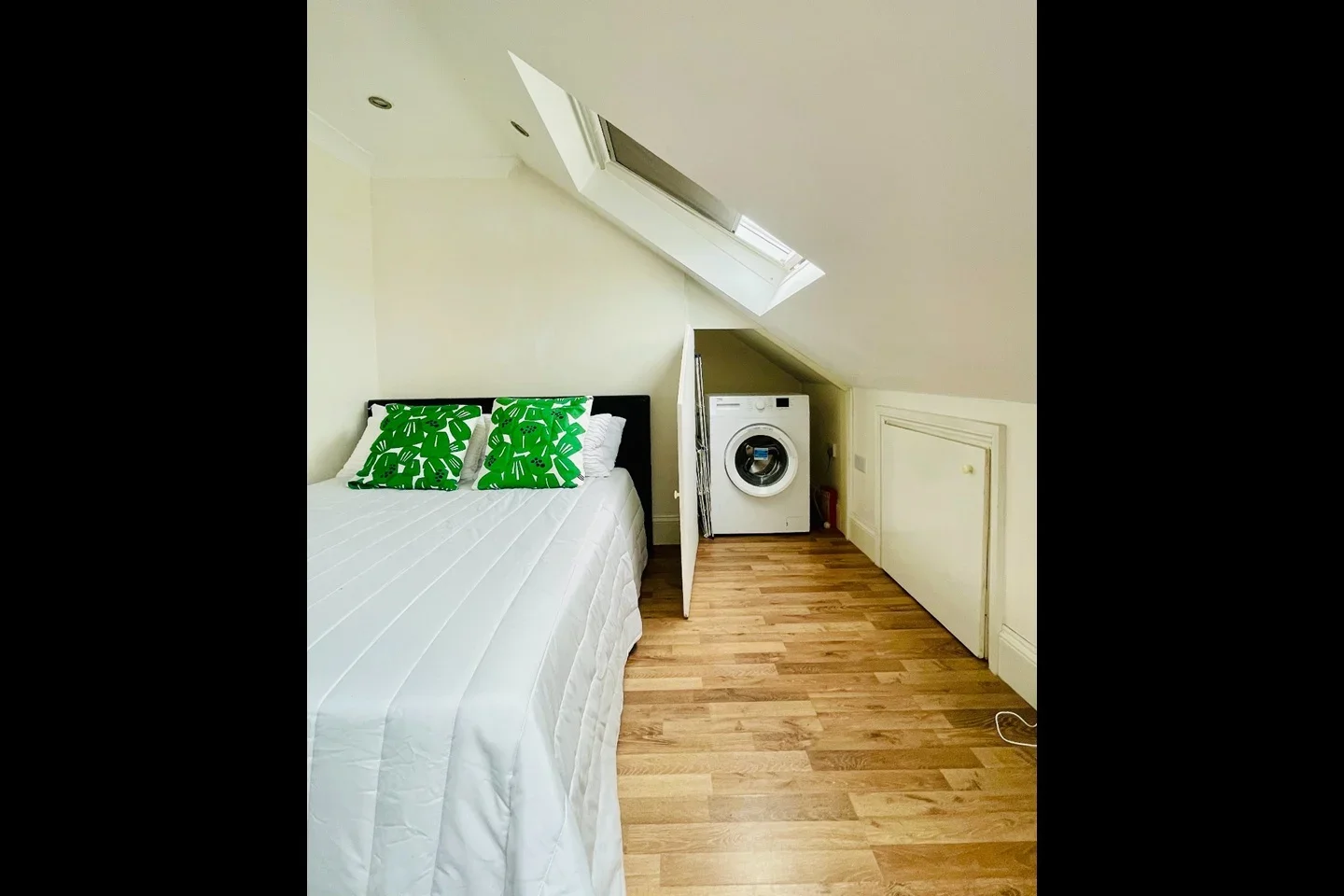 Flat Sunningdale Avenue in Greater London