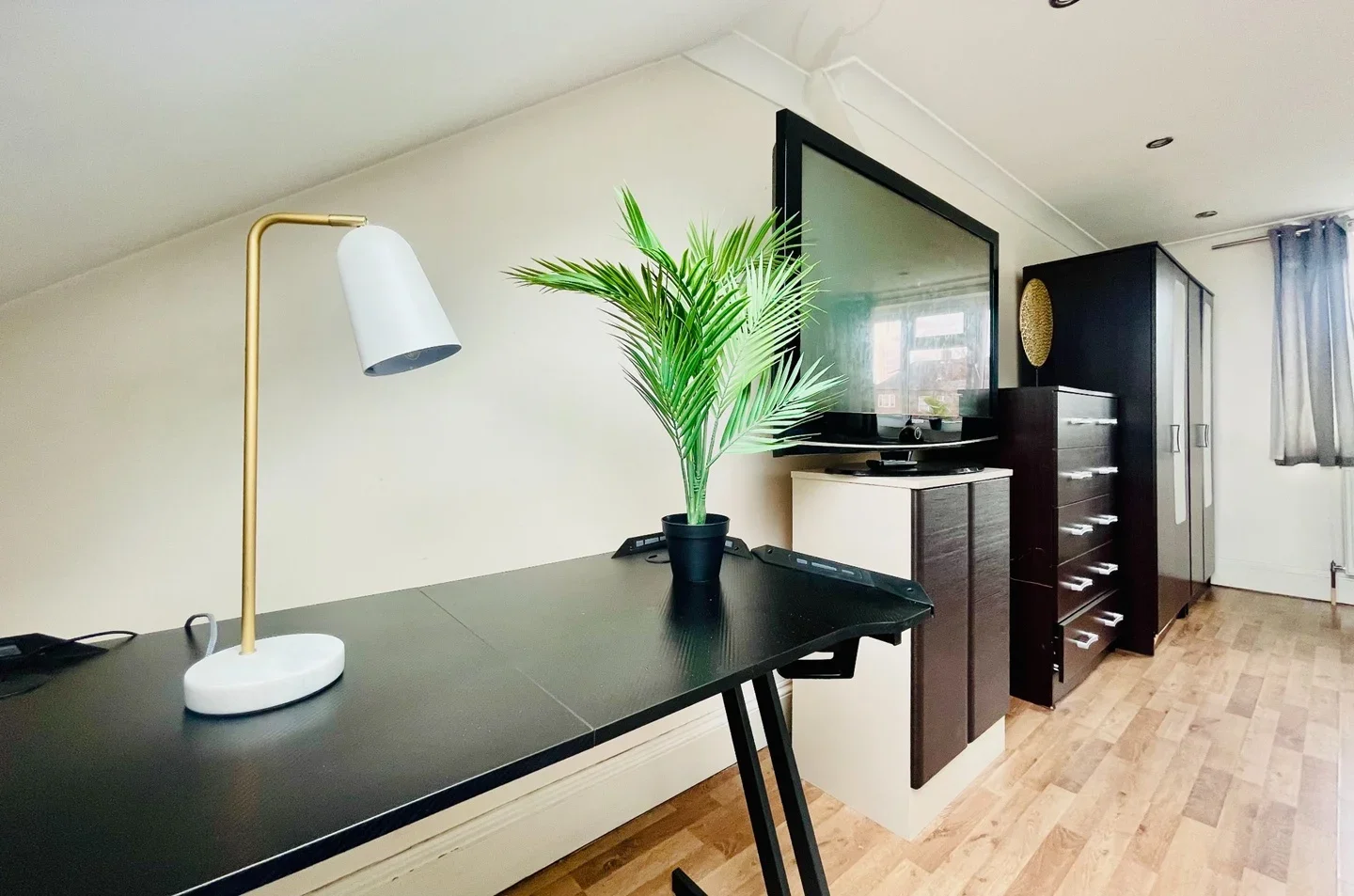 Flat Sunningdale Avenue in Greater London