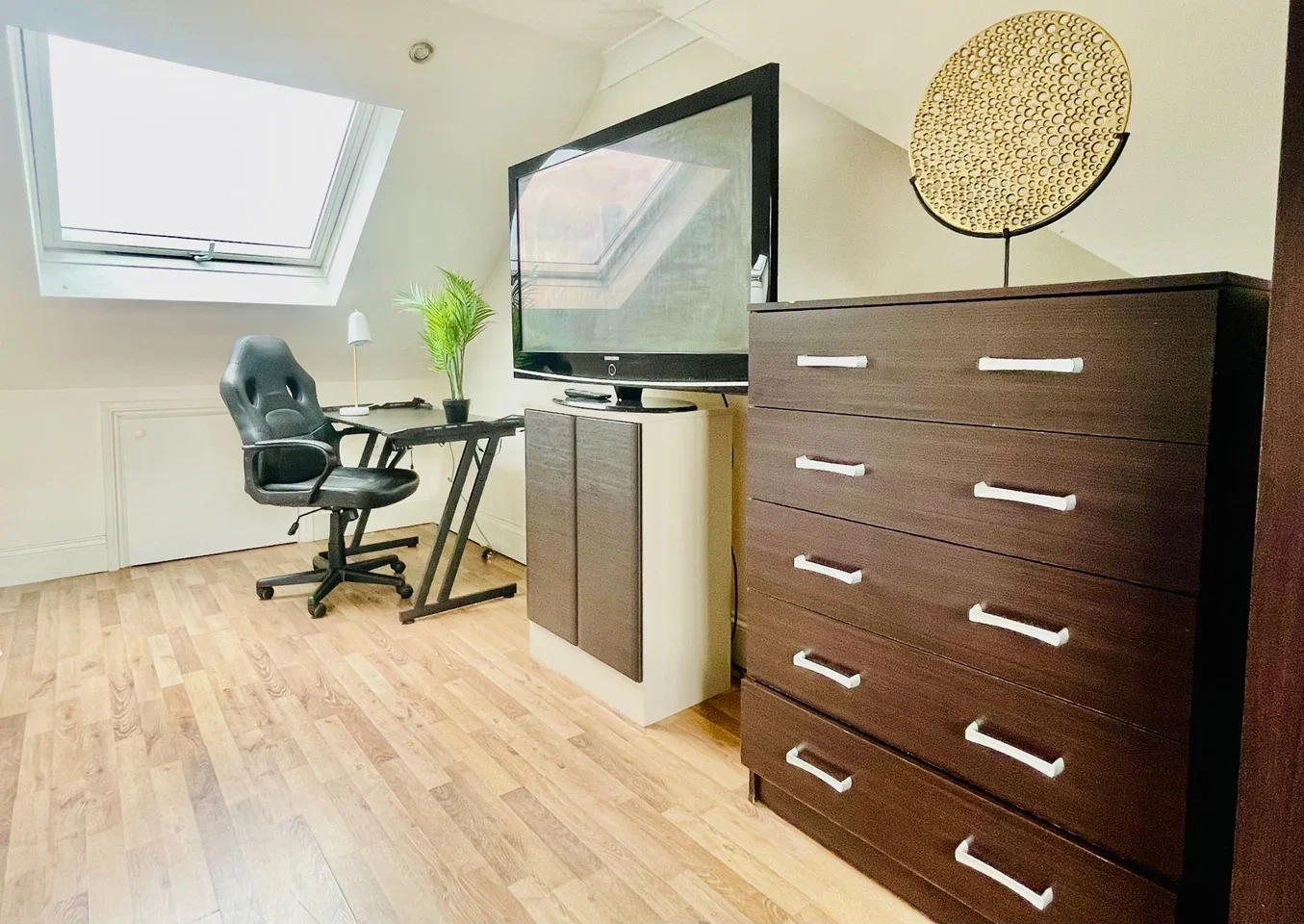 Flat Sunningdale Avenue in Greater London