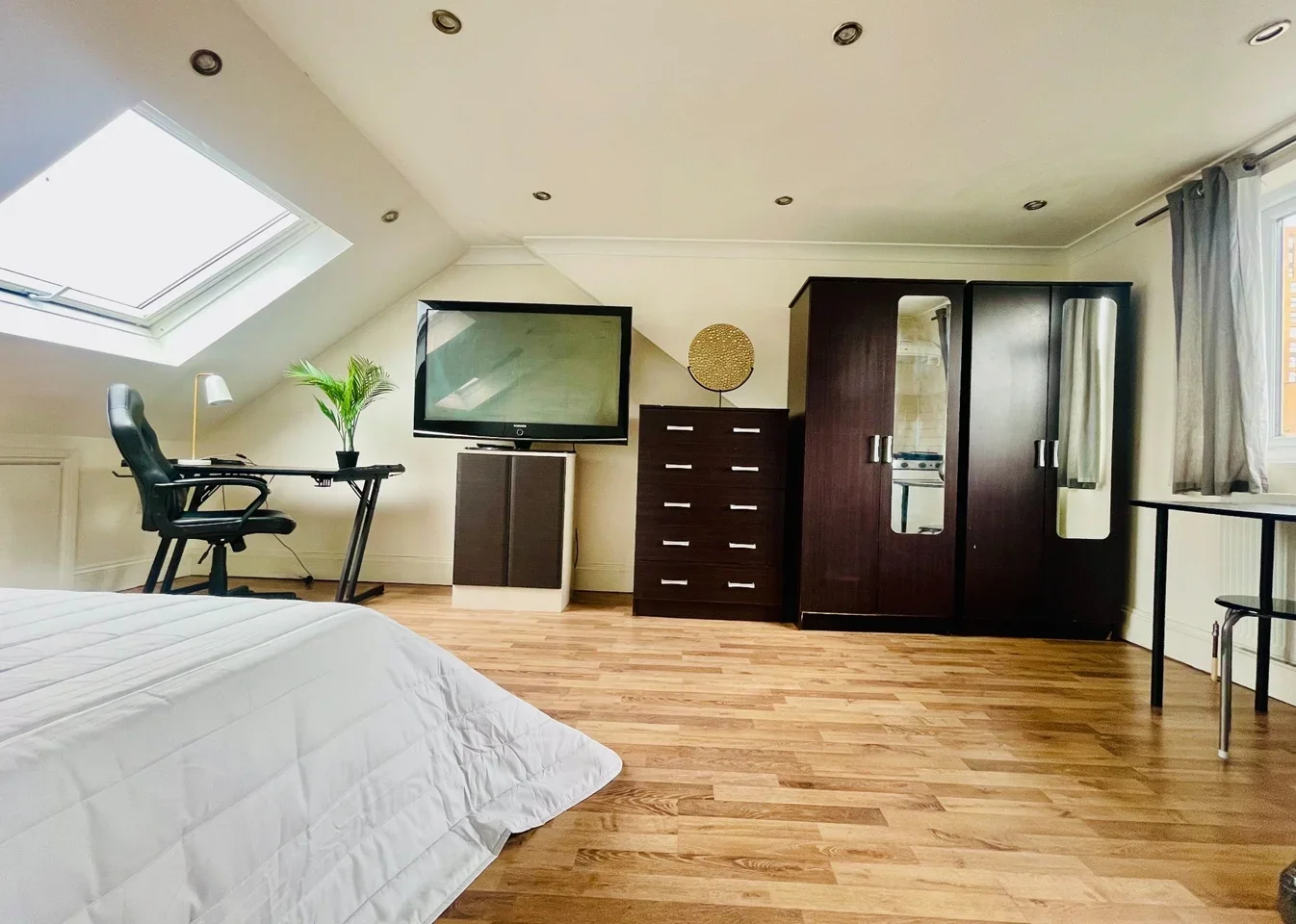Flat Sunningdale Avenue in Greater London