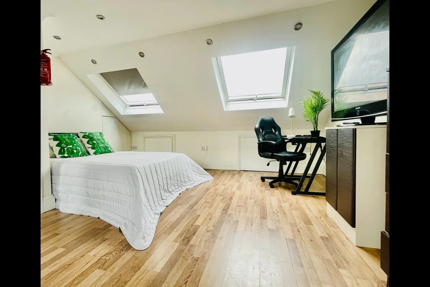 Flat Sunningdale Avenue in Greater London