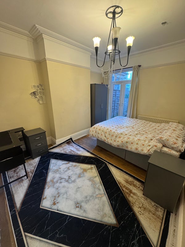Room Warwick Road in Birmingham