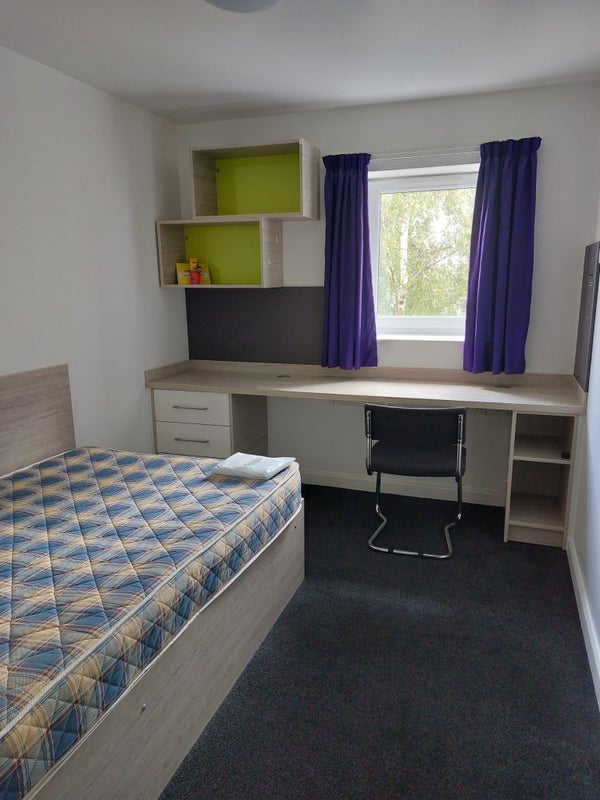 Room Maindy Road in Cardiff