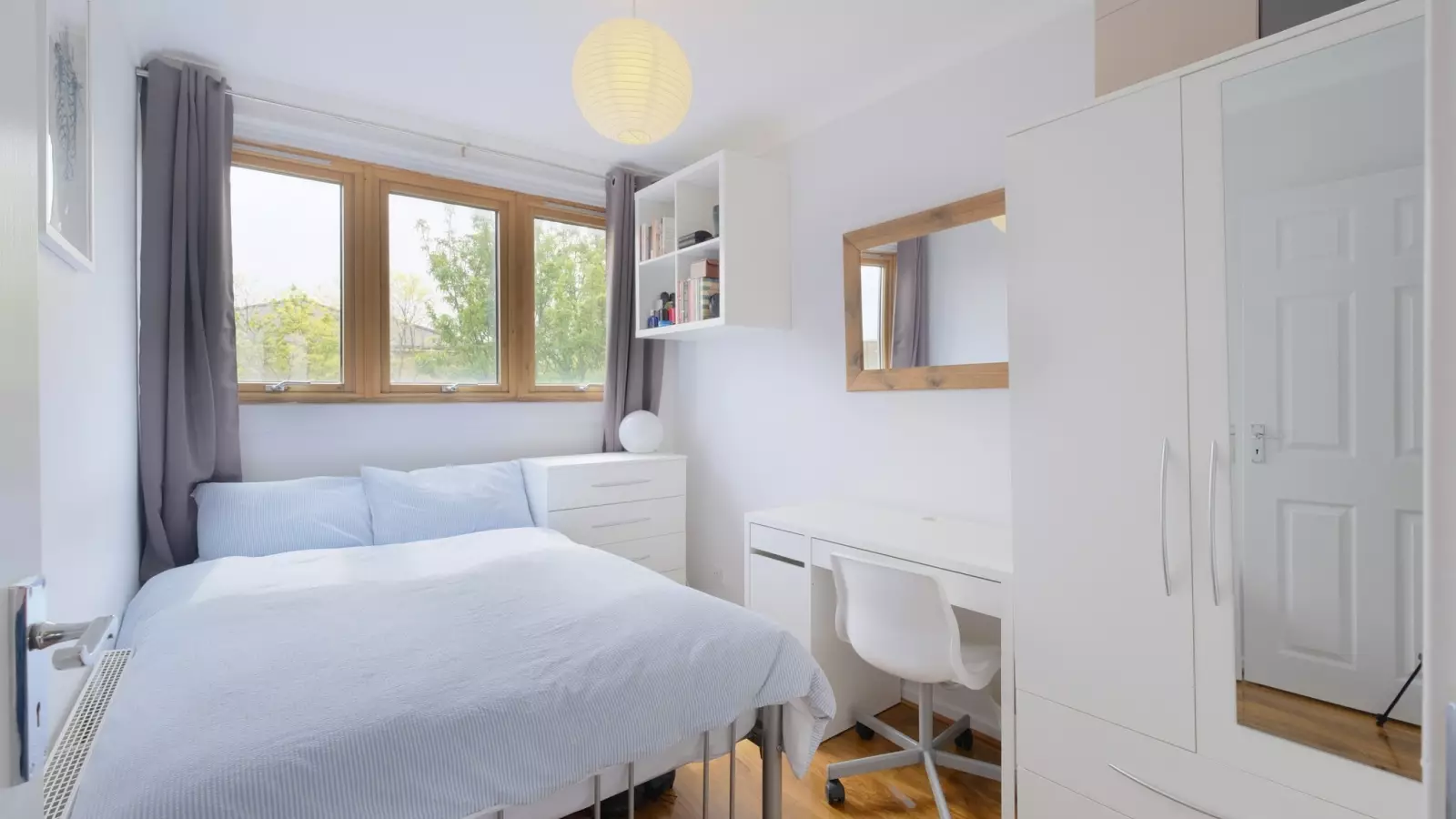 Flat Robsart Street in Greater London