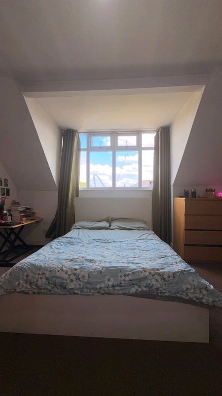 Room Hillside Avenue in Greater London