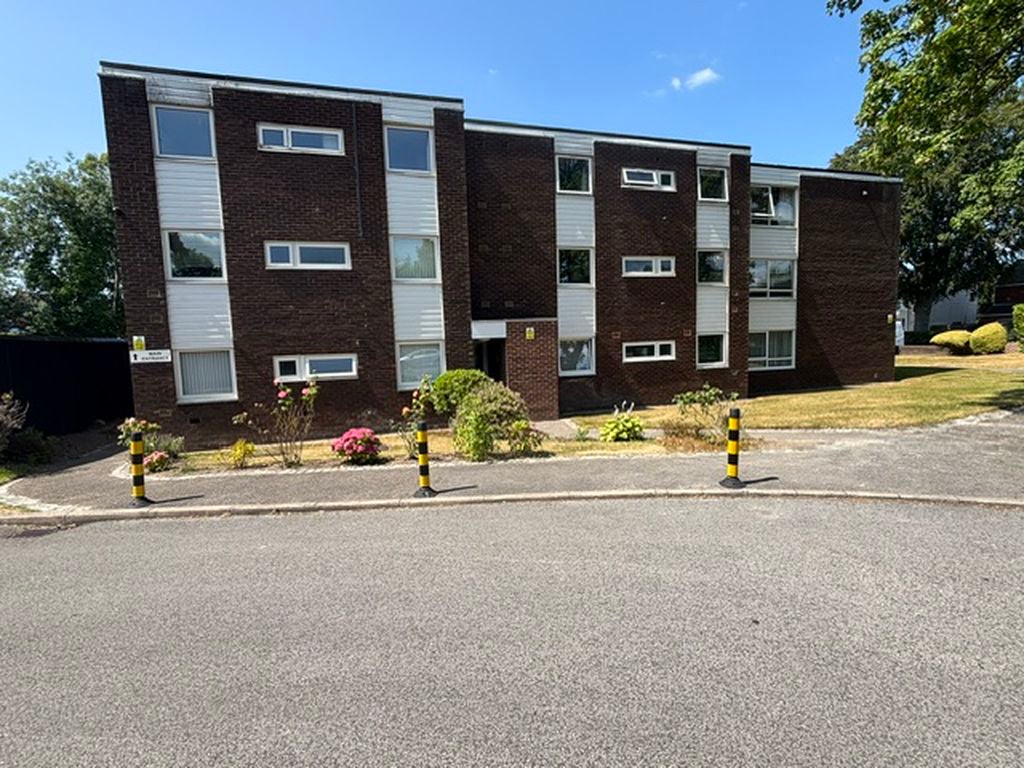Flat Gatley Road in Stockport