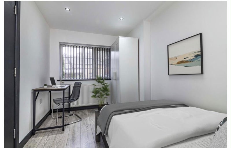 Room Beeston Road in Nottingham
