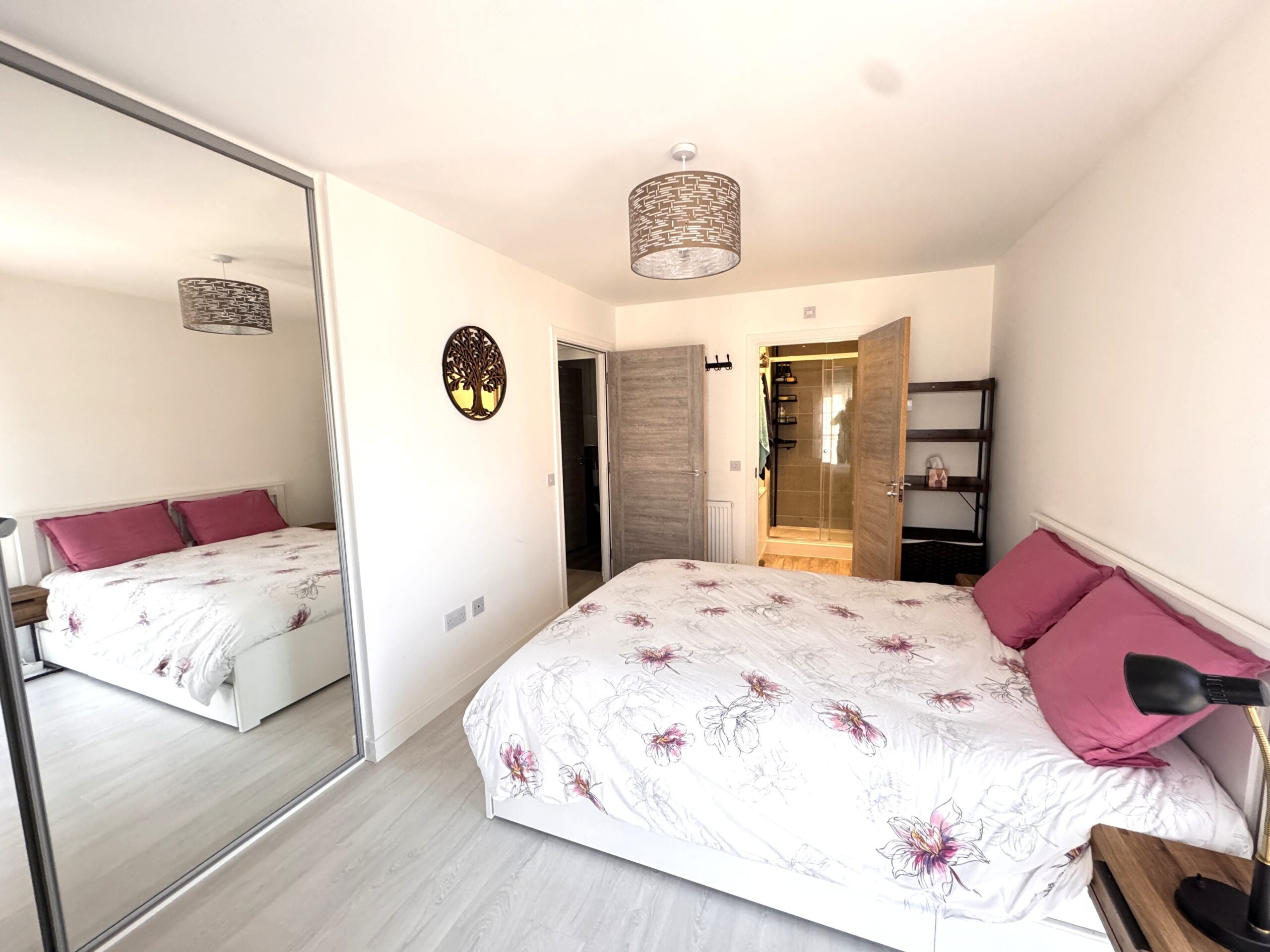 Flat Dorchester Avenue in Glasgow