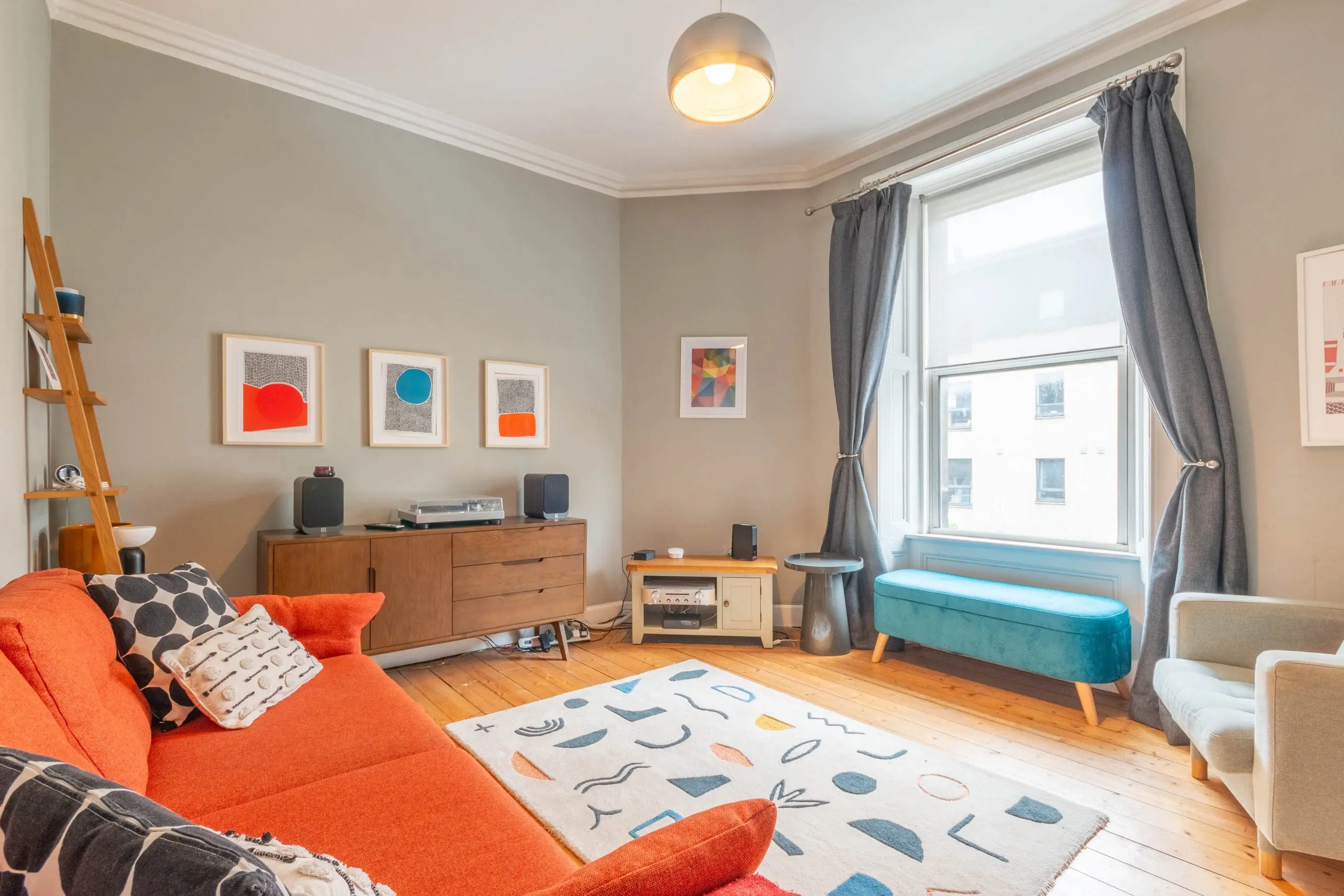 Flat Newhaven Road in City of Edinburgh