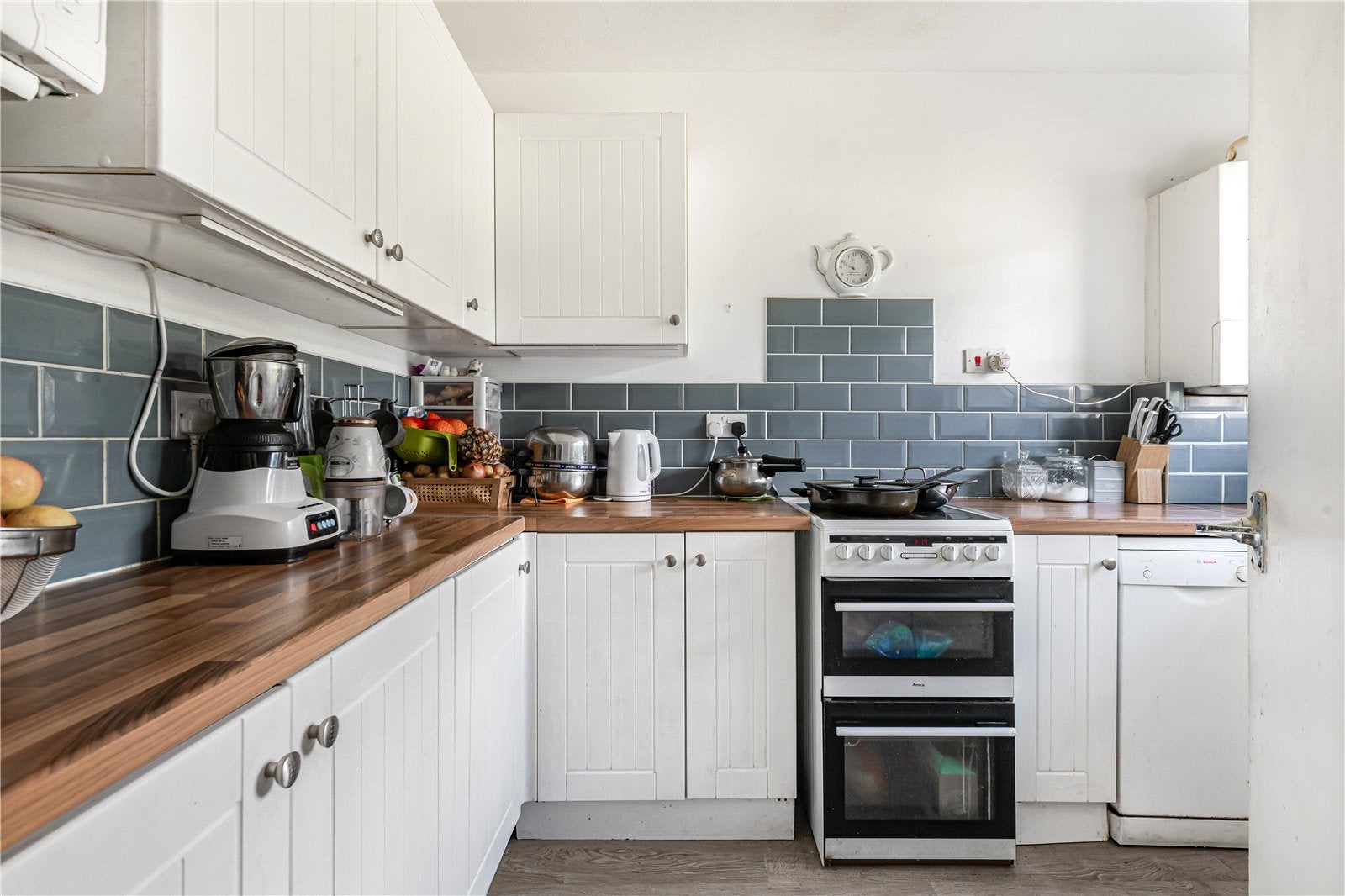 Flat Imperial Gardens in Greater London
