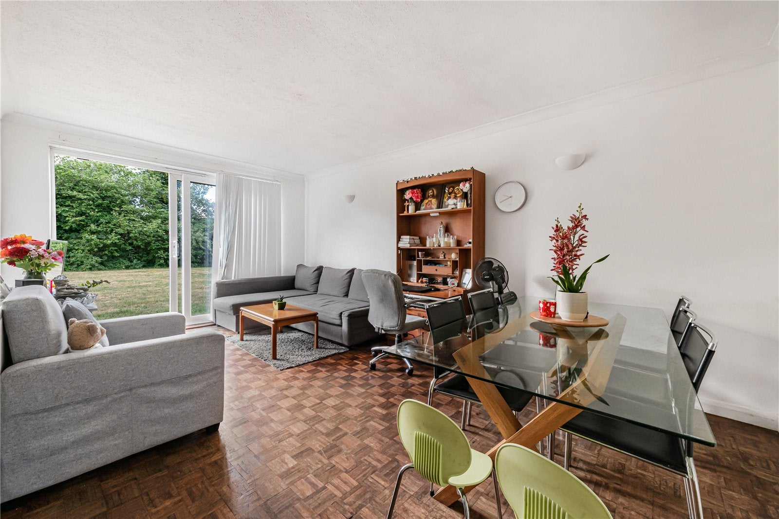 Flat Imperial Gardens in Greater London