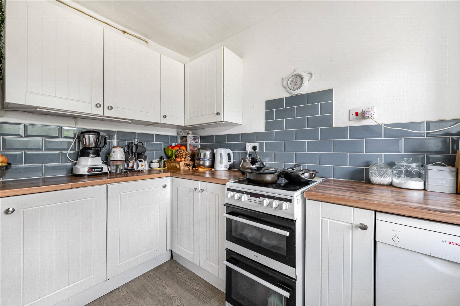 Flat Imperial Gardens in Greater London