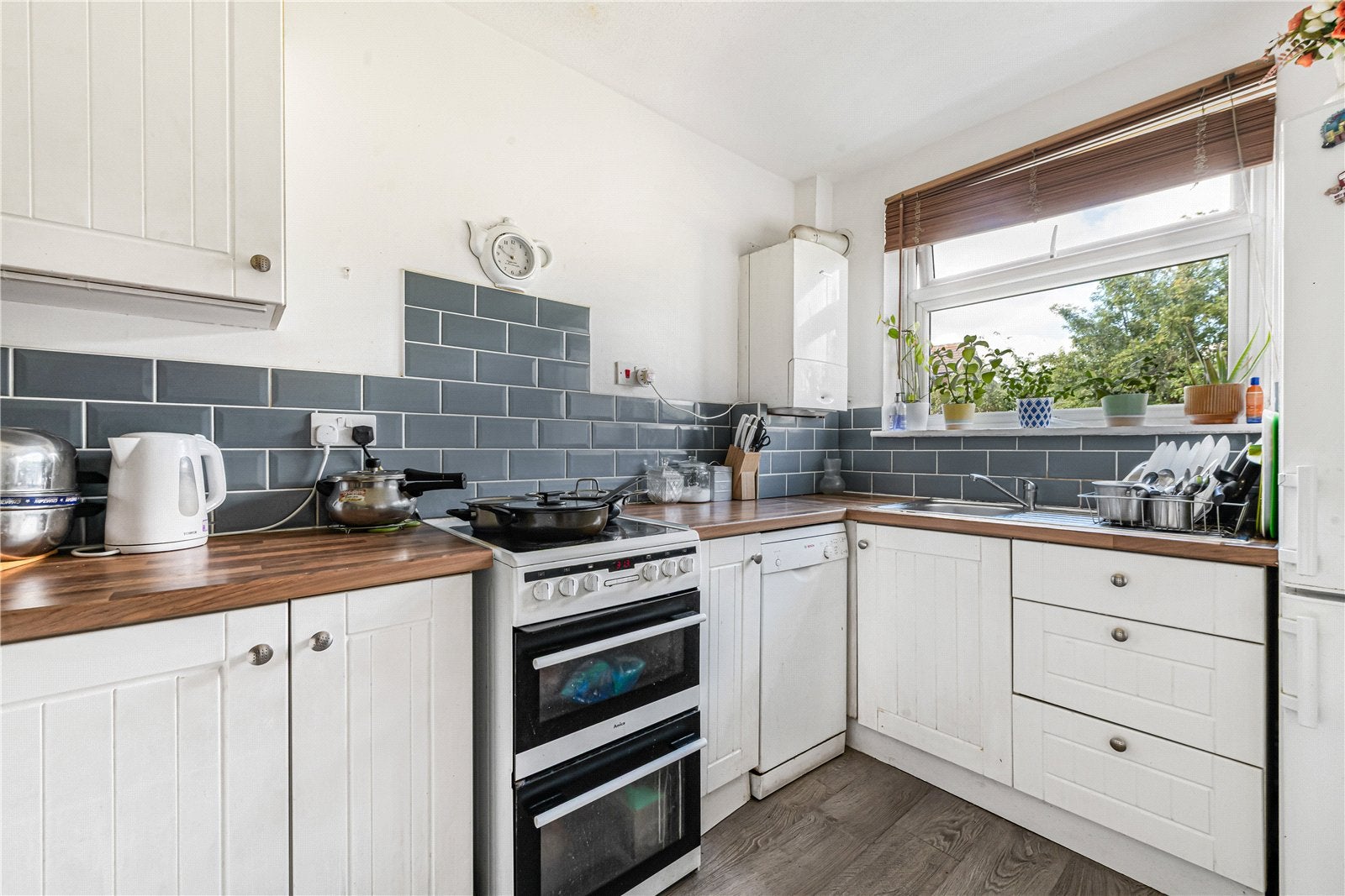 Flat Imperial Gardens in Greater London