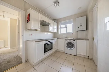 Flat Portsmouth Road in Elmbridge