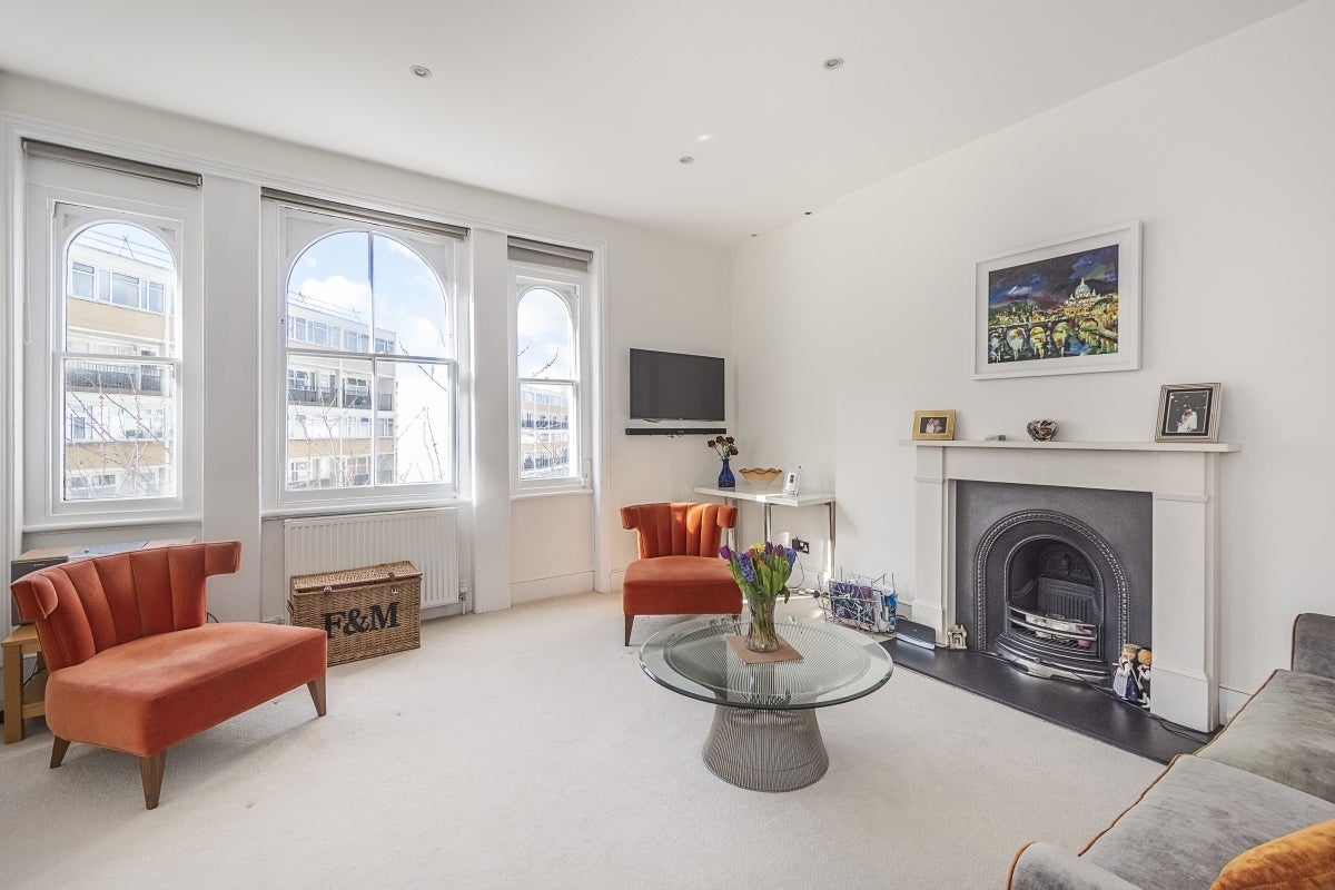 Flat Cumberland Street in City of Westminster