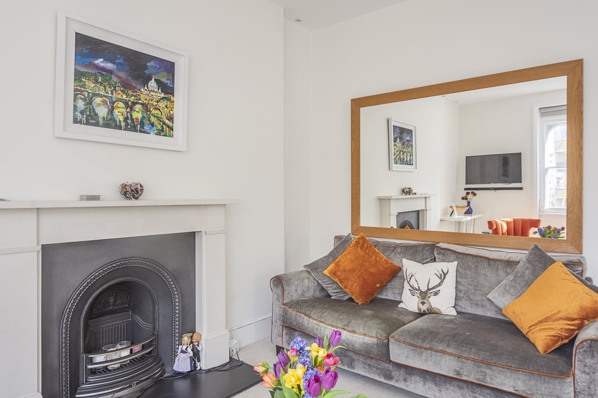 Flat Cumberland Street in City of Westminster