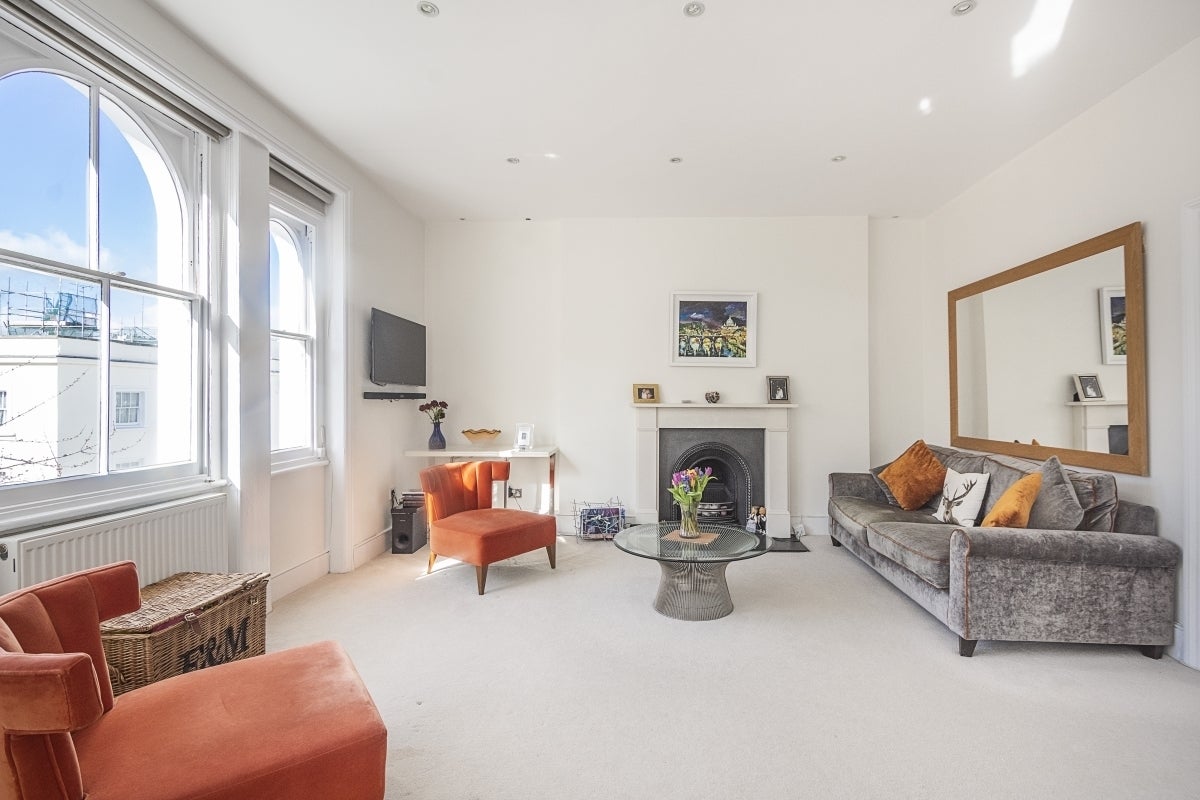 Flat Cumberland Street in City of Westminster