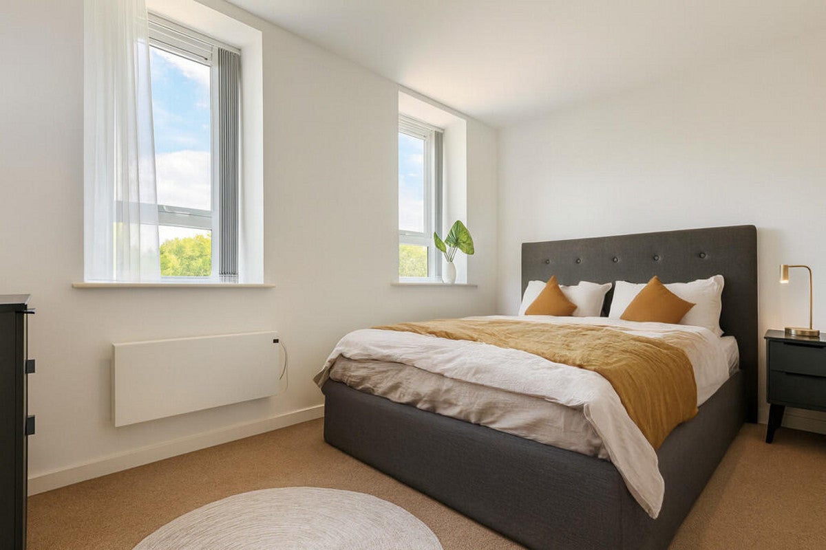 Flat Comber Close in London