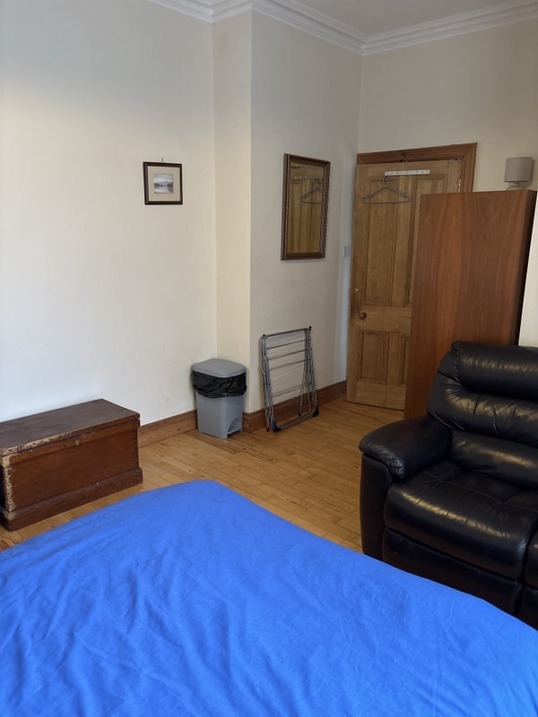 Room Pyothall Road in Broxburn