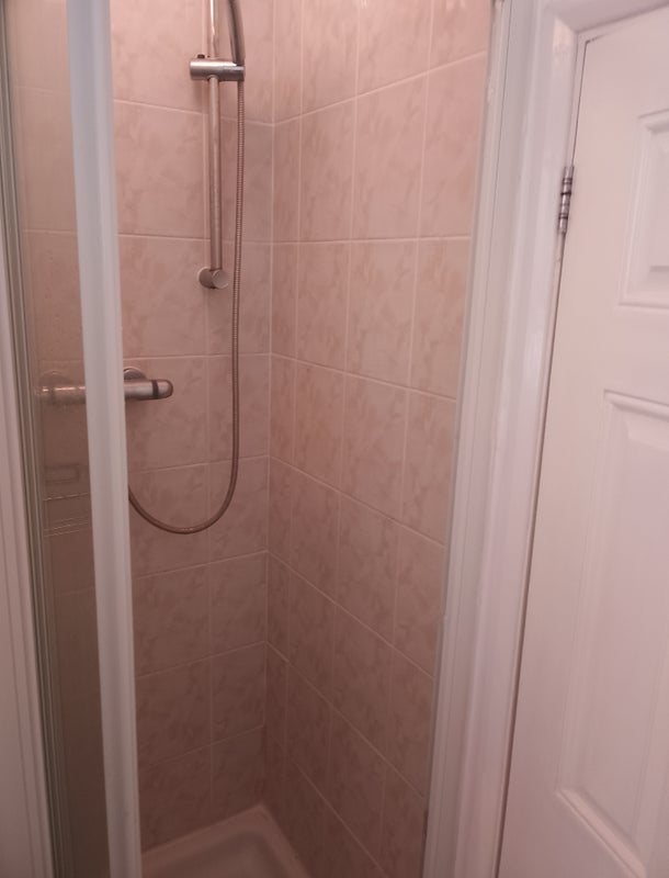 Room Arnolds Avenue in Brentwood