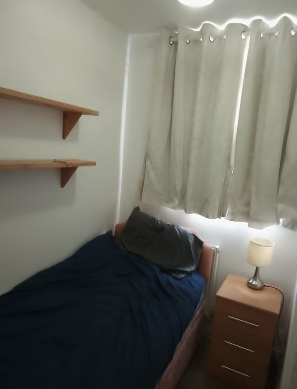 Room Arnolds Avenue in Brentwood