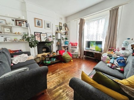 House Grosvenor Road in Greater London