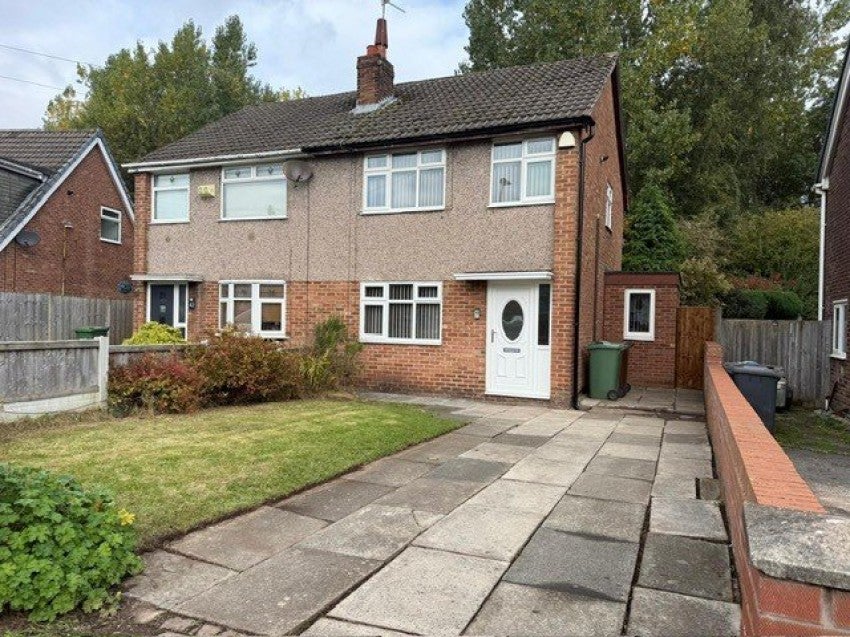 House Monmouth Crescent in Ashton-in-Makerfield