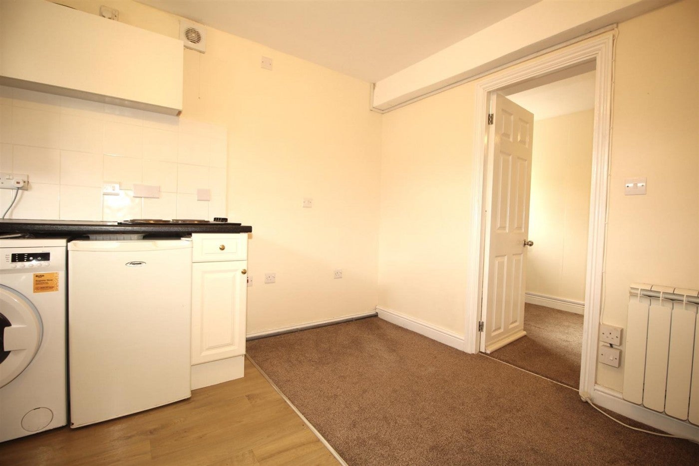 Flat Jacksons Drive in Broxbourne