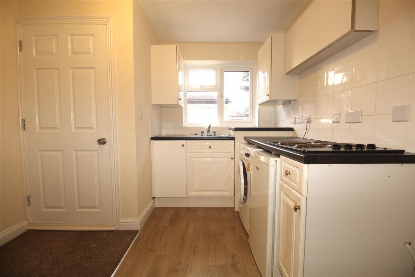Flat Jacksons Drive in Broxbourne