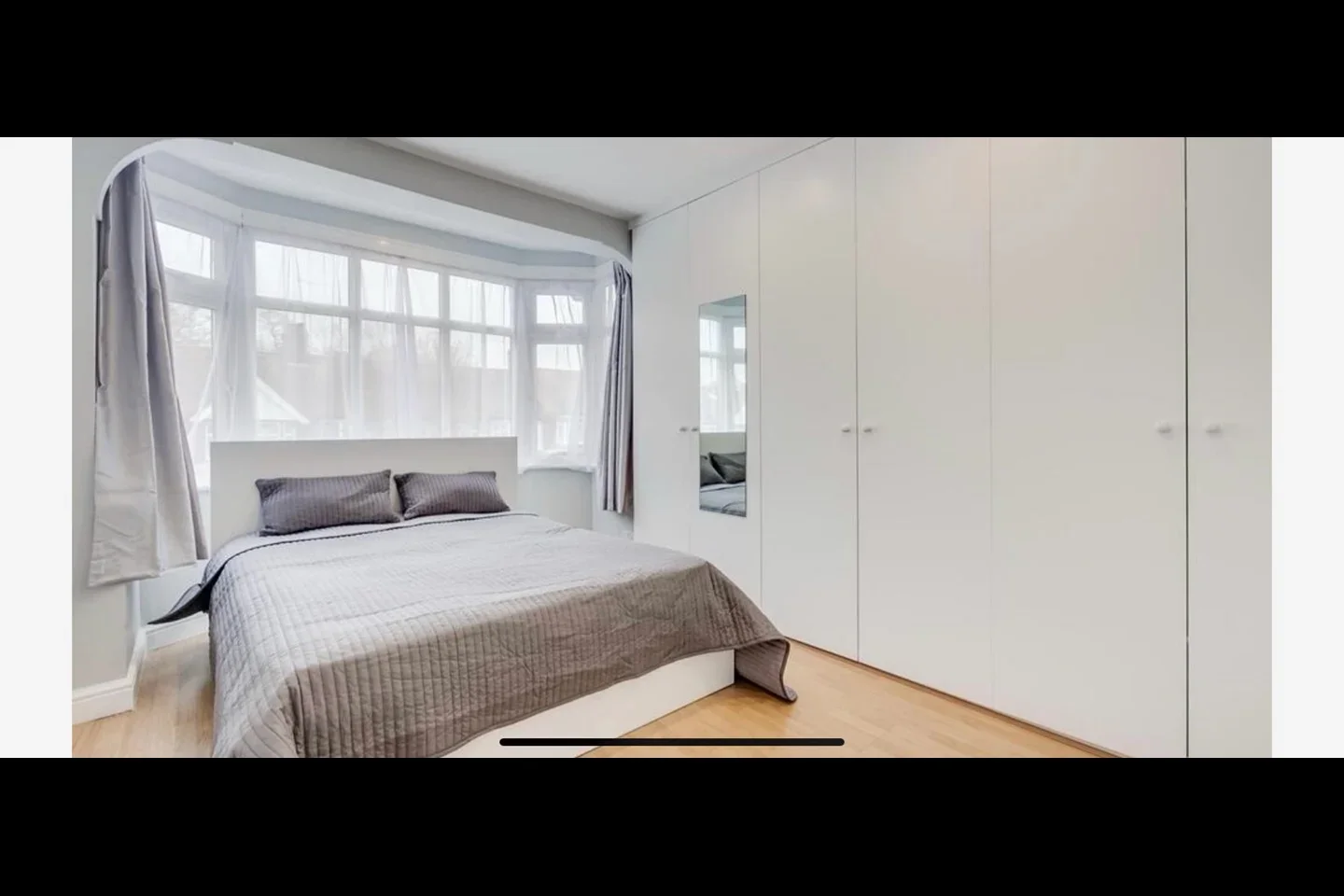 Room Brentmead Gardens in Greater London