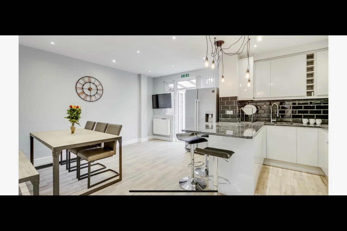 Room Brentmead Gardens in Greater London