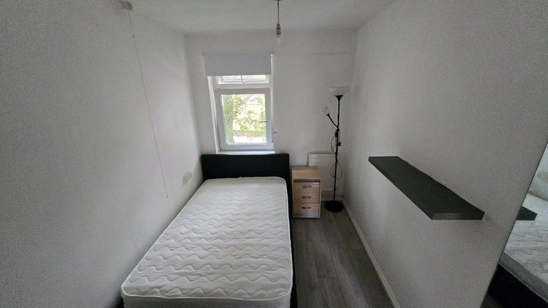 Room Cambridge Heath Road in Greater London