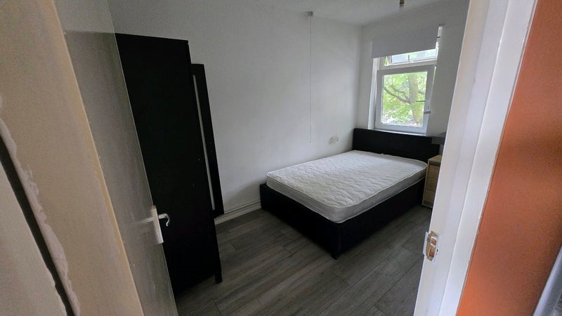 Room Cambridge Heath Road in Greater London