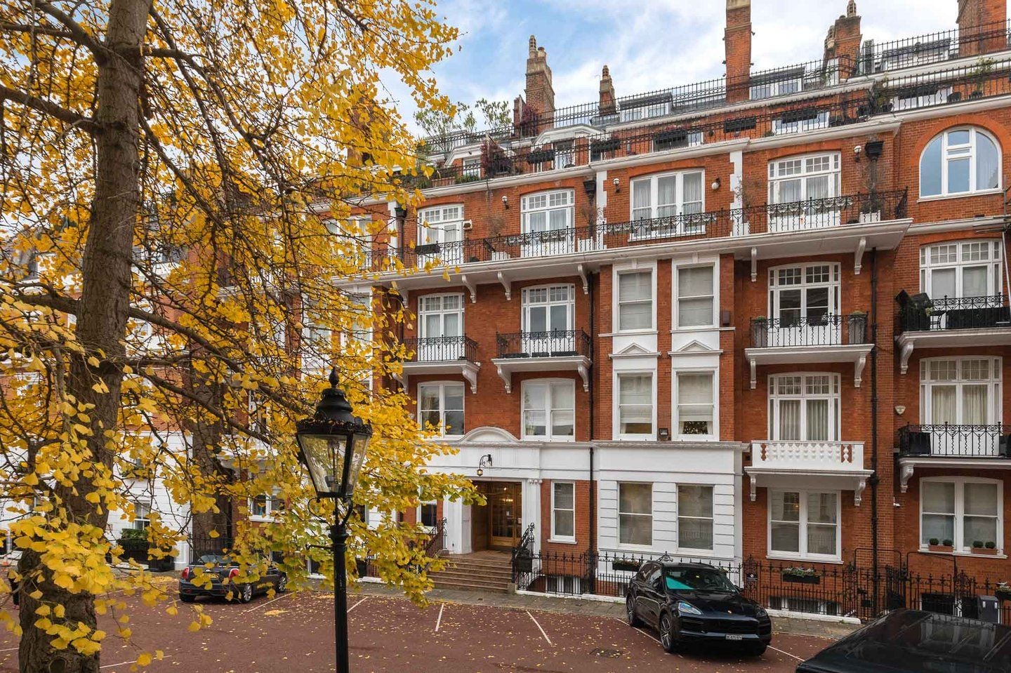 Flat Rutland Gardens in City of Westminster