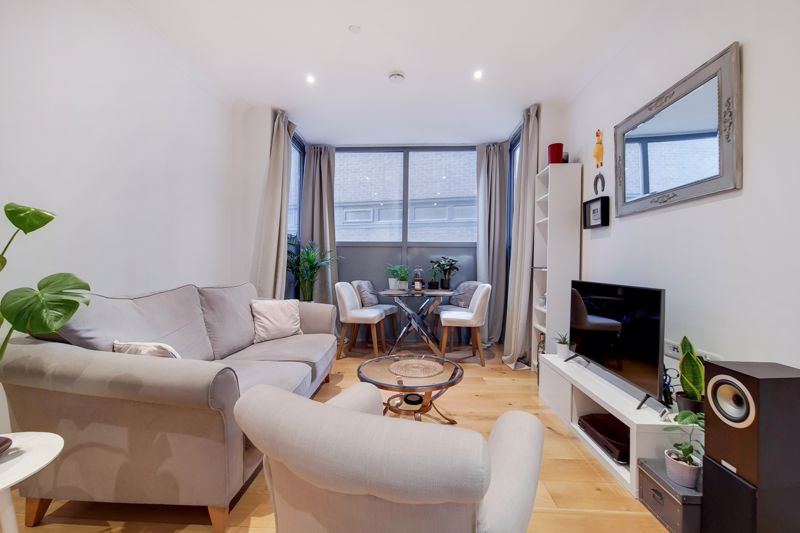 Flat Scarbrook Road in Greater London
